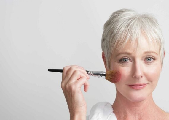 جلوگیری از افزایش سن با آرایش