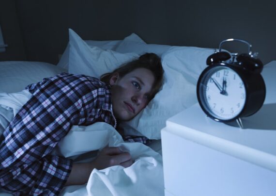 علت کم خوابی بزرگسالی