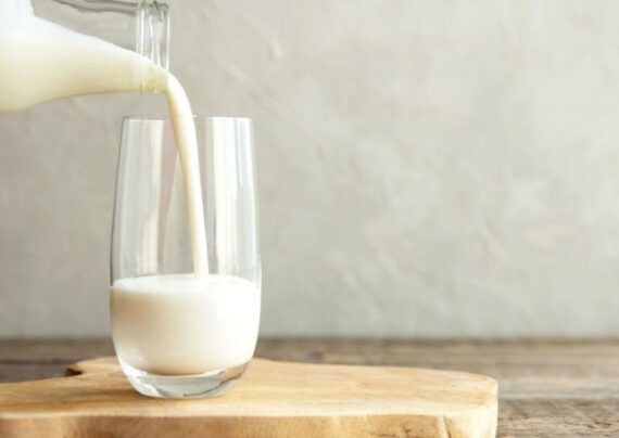 چطور بفهمیم شیر خراب یا فاسد شده است؟