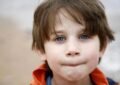 آگاهی از اختلال روانی مکیدن لب در کودکان
