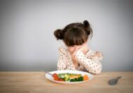 تاثیرات منفی غذا دادن اجباری به کودک