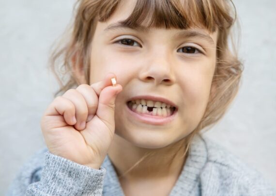 نحوه کشیدن دندان شیری بدون درد در خانه