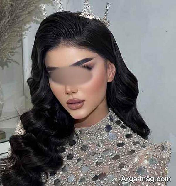 شینیون متفاوت عروس با تاج نگین دار ۱۴۰۵