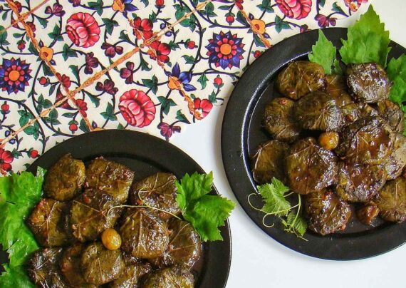 طرز تهیه دلمه با شیره انگور و خرما