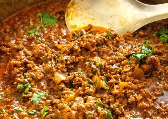 طرز تهیه خوراک موز و گوشت چرخ کرده