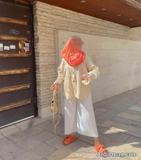 تیپ با مانتو کرم در رنگ زیبا