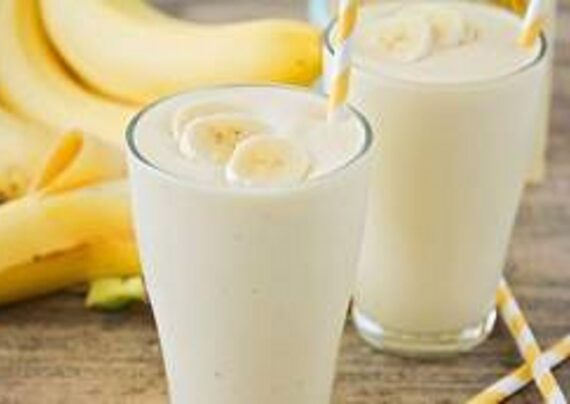 ظرز تهیه اسموتی آناناس و موز خوش طعم