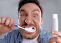 انواع اشتباهات رایج مسواک زدن