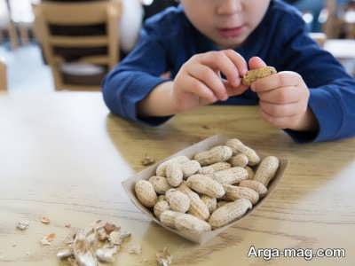 بادام زمینی برای کودک