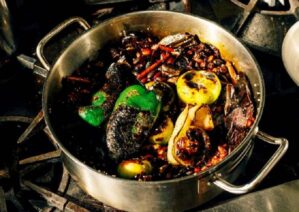 ترفندهای رفع بوی سوختگی خورش