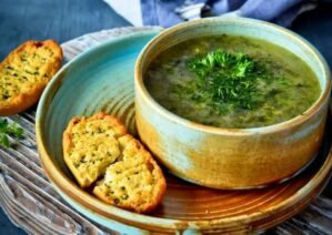 طرز تهیه آش کرفس و گردو خوش طعم و مقوی