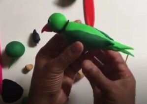  ساخت عروسک طوطی با خمیر