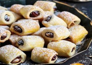 طرز تهیه کروسان خرمایی خانگی