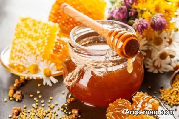 نگهداری عسل طبیعی با موم در شیشه