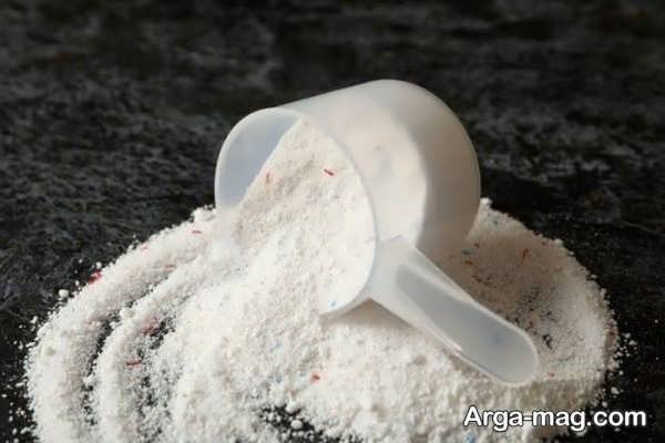 پاک کردن لکه روغن ماشین از روی زمین