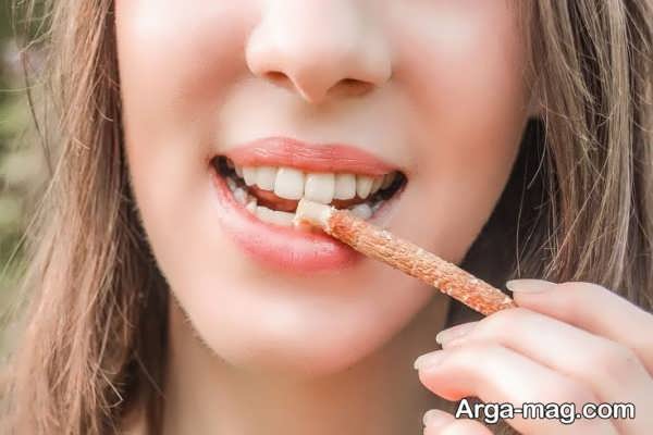 روش صحیح مسواک زدن با چوب مسواک