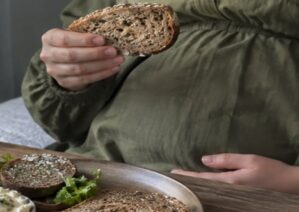 جو در بارداری و فواید مصرف آن