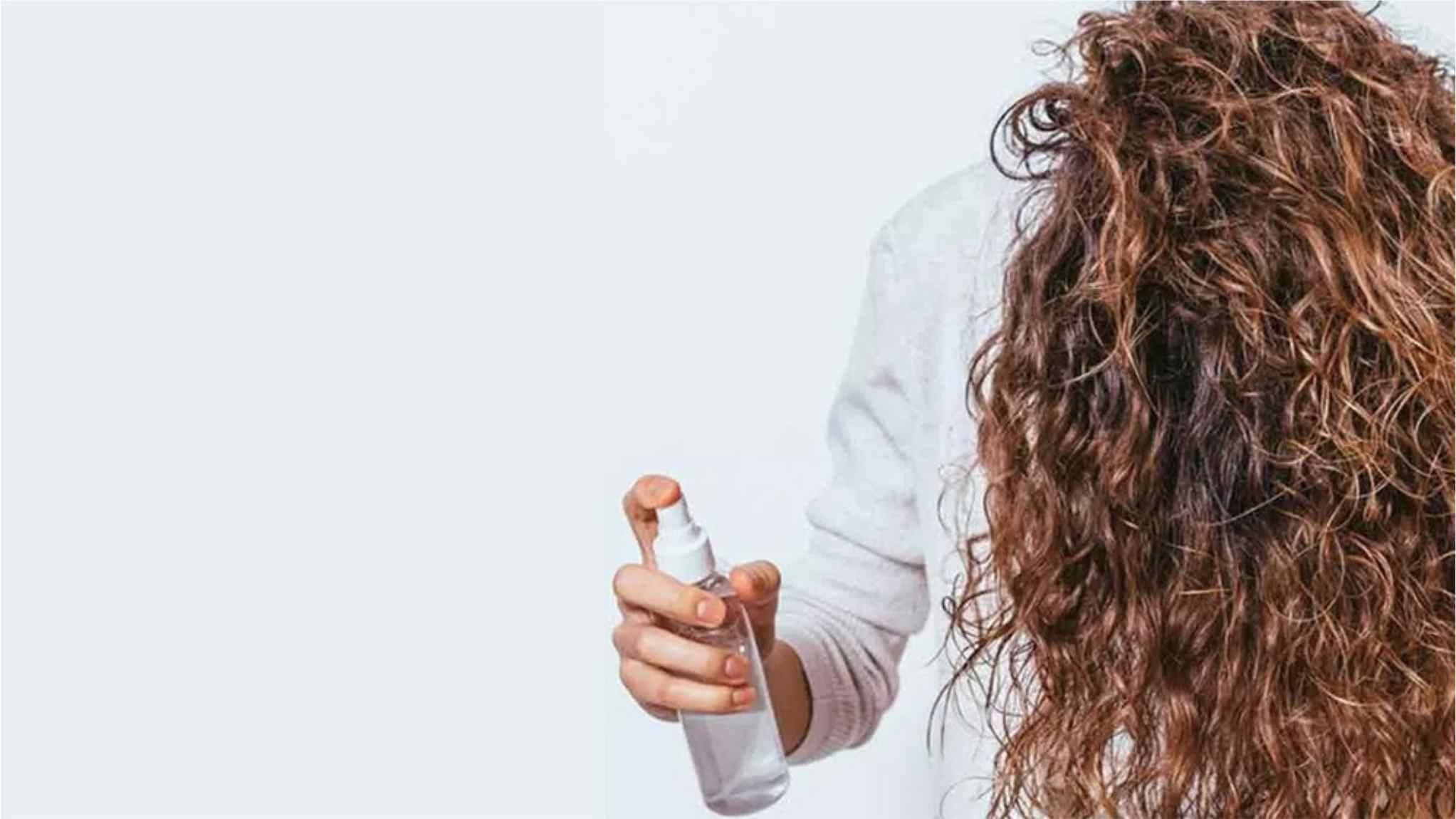 شست‌وشوی اصولی؛ اولین قدم برای موهای شفاف و خوش‌حالت